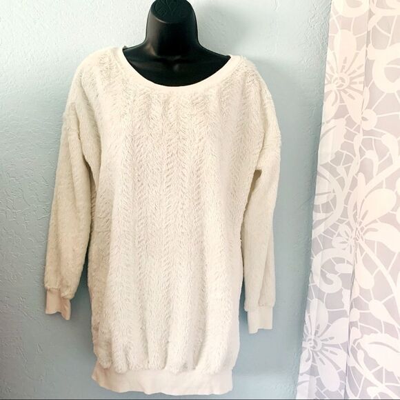 Eyeshadow Cream Faux Fur Pullover Sweatshirt Size Small - Picture 1 of 9